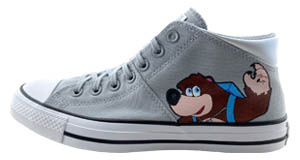 Banjo-Kazooie: Outside left shoe with Banjo painted on it.