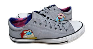 Ren & Stimpy: Both shoes shown outside in the sunlight.